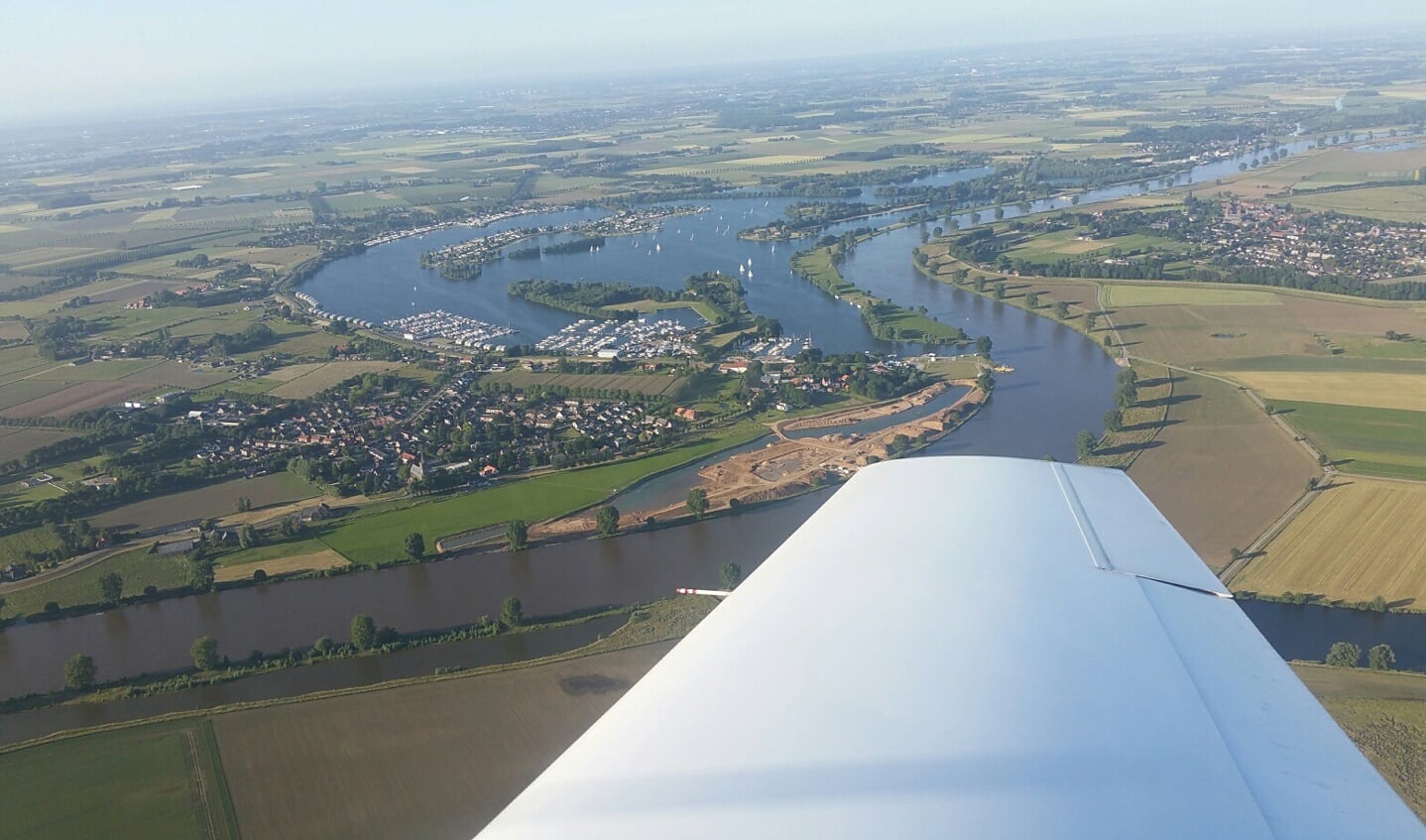 Luchtfoto's afgraving Maasverbreding Maasbommel (realisatie nevengeul)