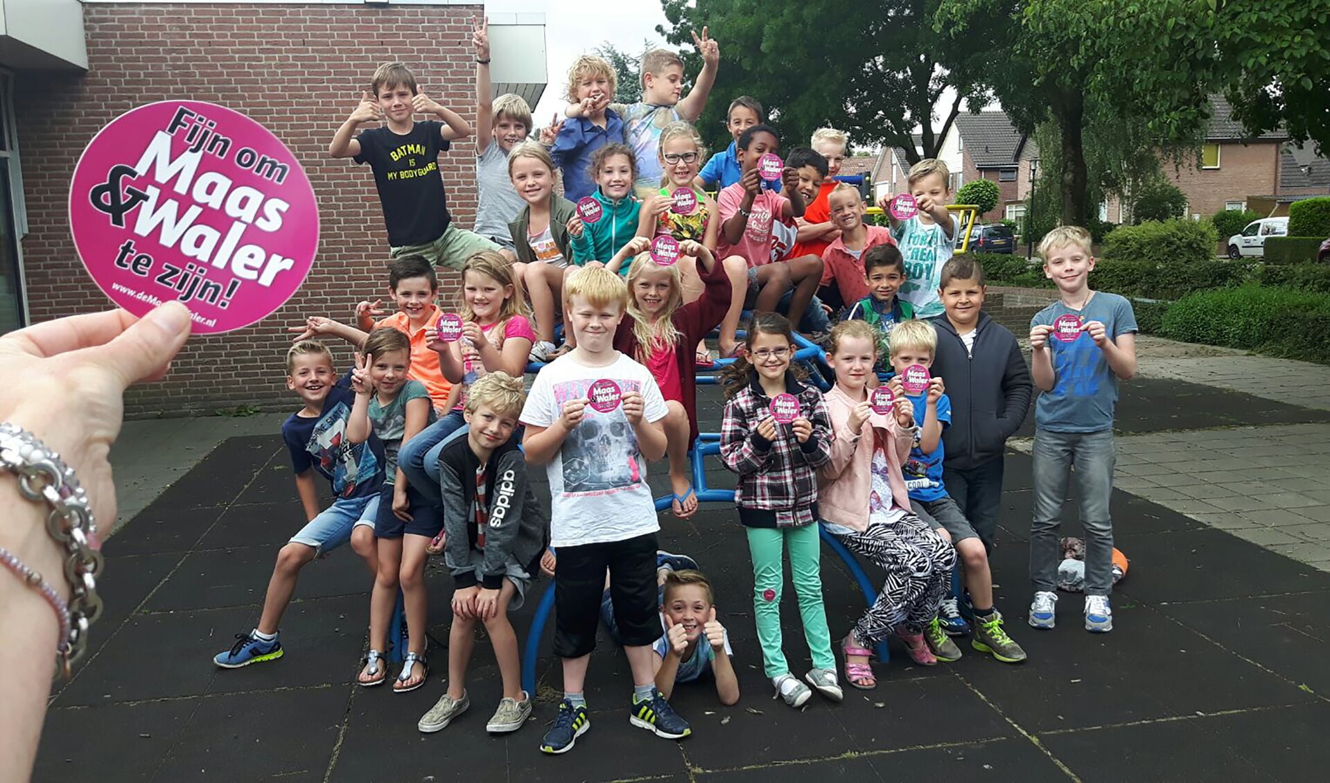 Groep 4/5 van de St. Victorschool in Afferden is klaar om Maas en Waal te promoten in de zomer.
