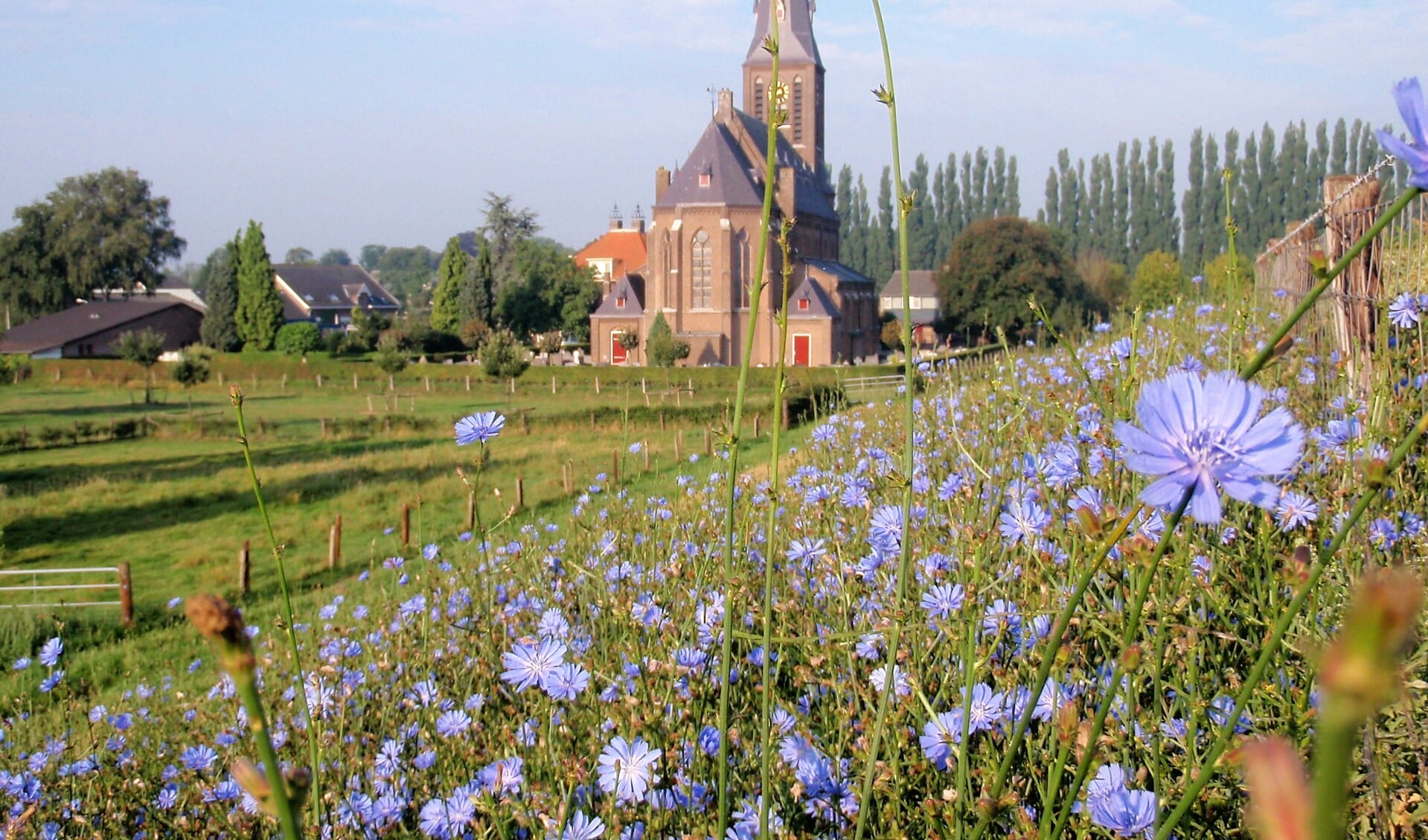 De kerk in Weurt.