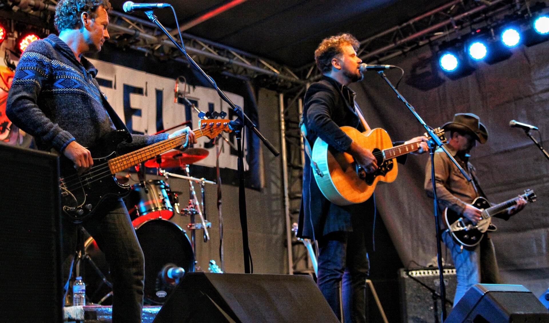 Optreden Dix tijdens festival Zeeltje 2017.