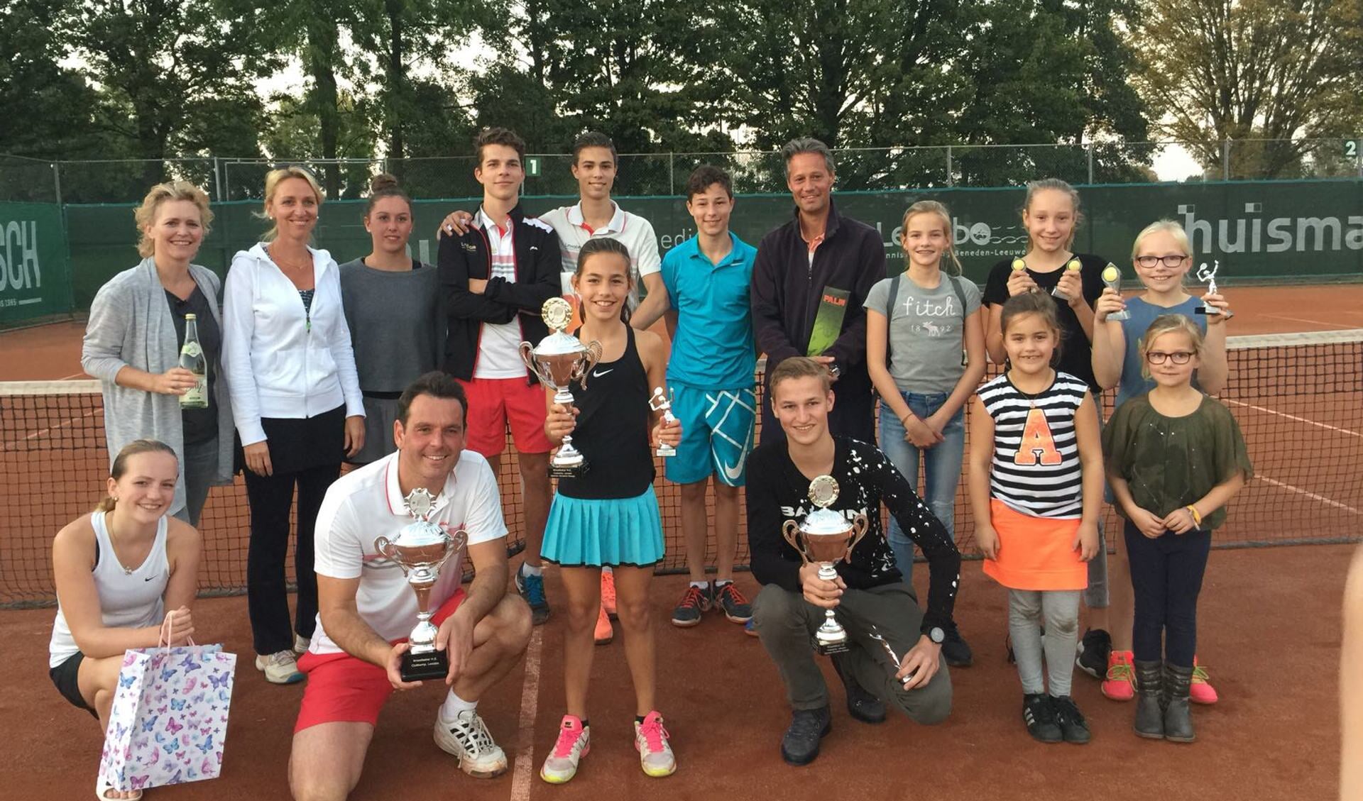 De prijswinnaars van de clubkampioenschappen 2017 van tennisvereniging Lewabo.