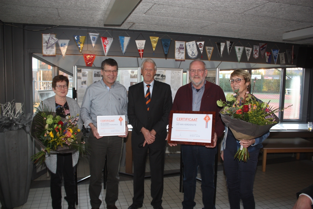 De Maas en Waler Bestuursleden AAC Olympia gehuldigd Van Tilburg & Marya Schoenmode bundelen krachten
