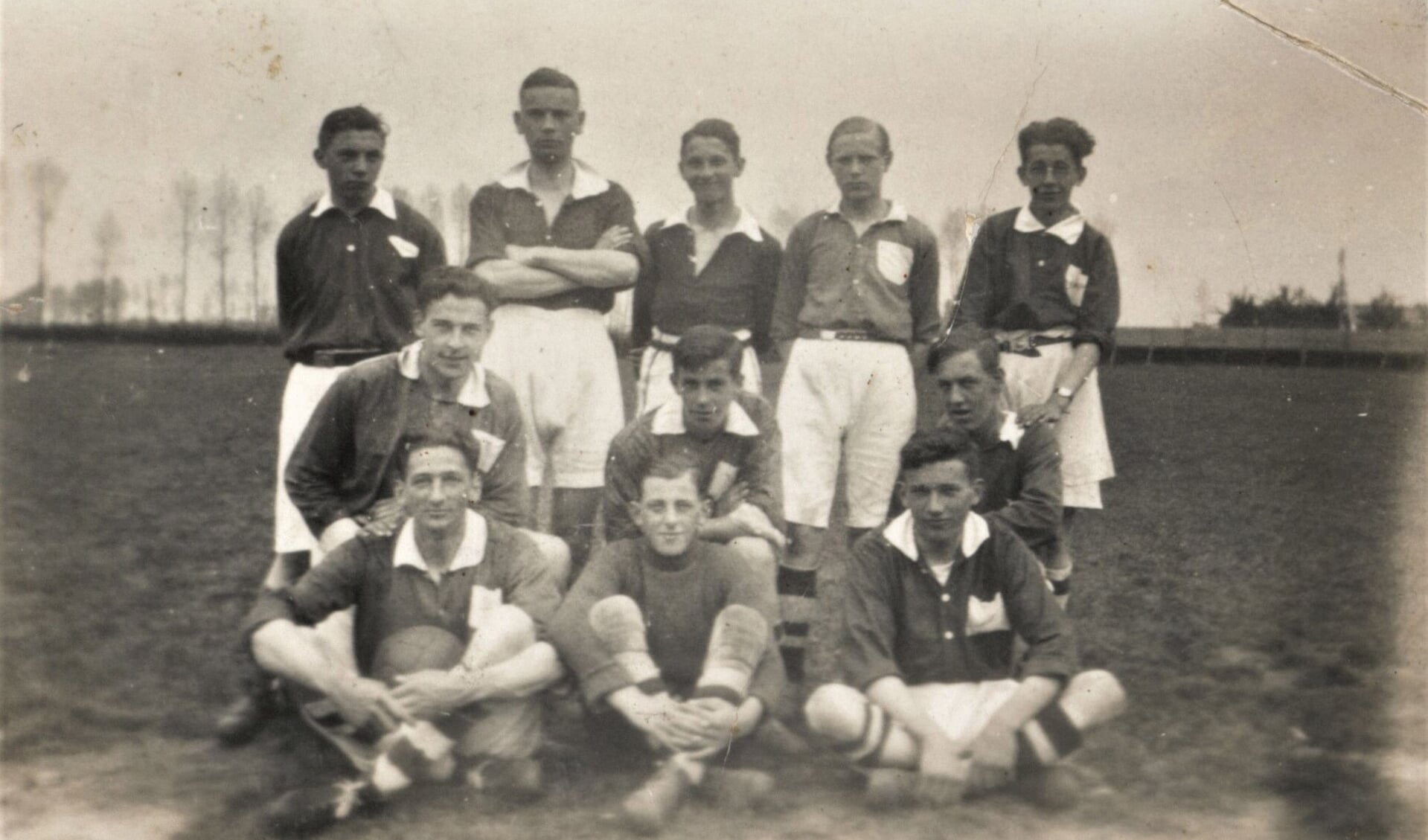 Het tweede elftal kampioen in 1936-1937.