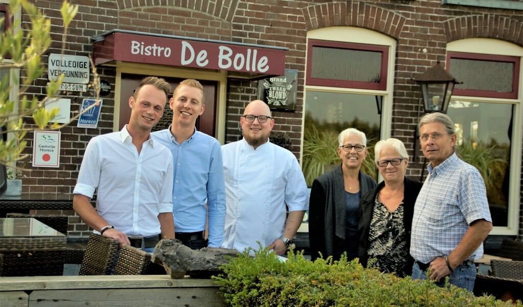 Harold, Swen, Rob, Koosje, Wilma en Henk voor Bistro De Bolle.