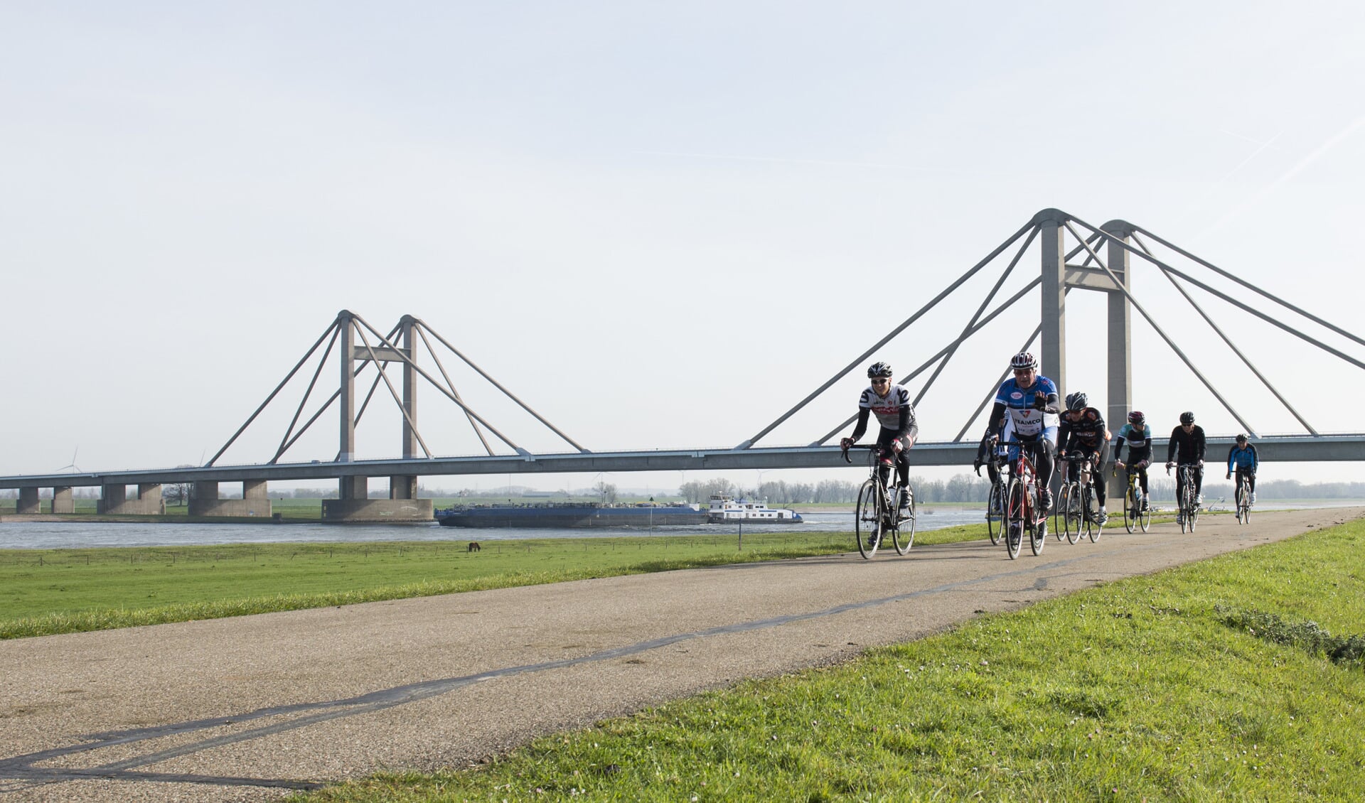 Zal er naast de PWA-brug een brug over de Maas komen?