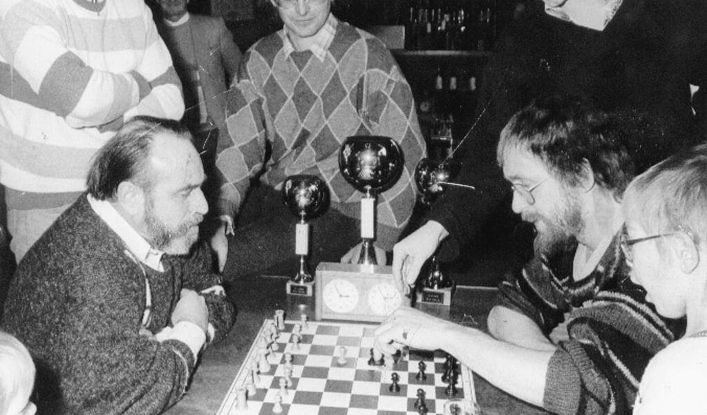 Een van de laatste schaakkampioenschappen in Maas en Waal in de jaren '80.