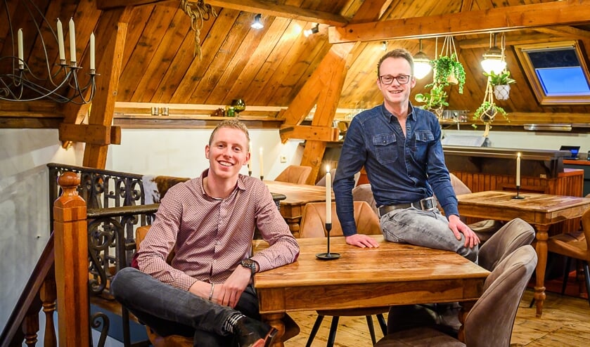 Swen Wigmans en Harold van der Borgh in hun opgefriste Bistro de Bolle.