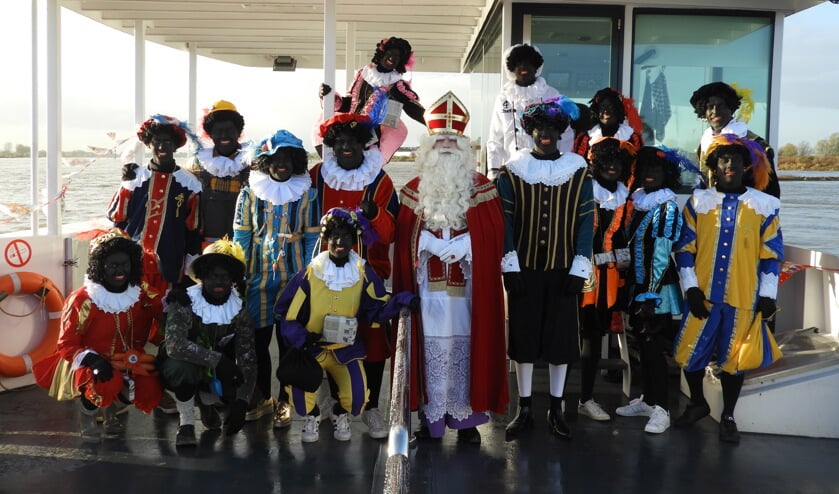 Sinterklaas en zijn pieten in Wamel.