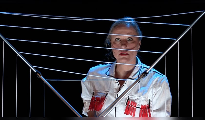 <p>Fragment uit de voorstelling psychische kwetsbaarheid van Muziektheater .</p>