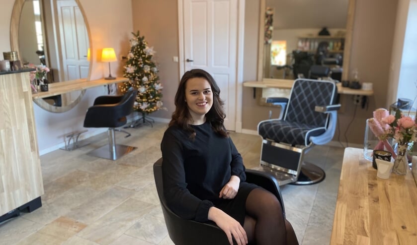 Milou Kordes in haar nieuwe salon.