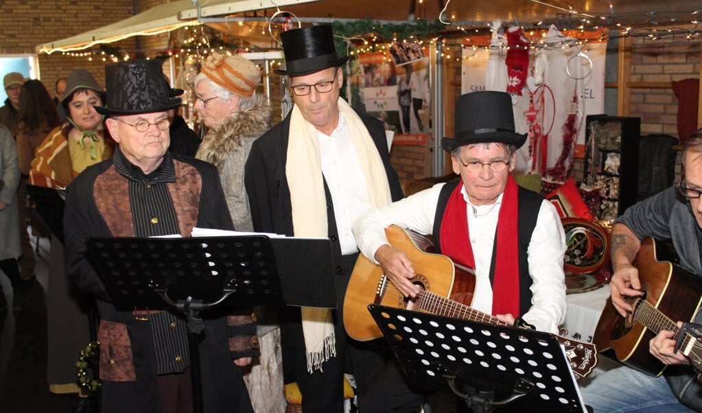 Muzikanten in kerststijl tijdens de vorige editie.