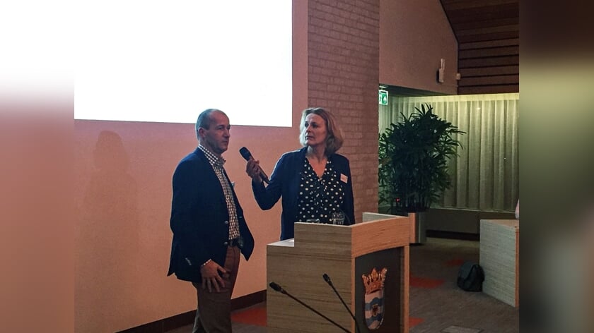 Meteoroloog Reinier van den Berg en Astrid van de Laar.