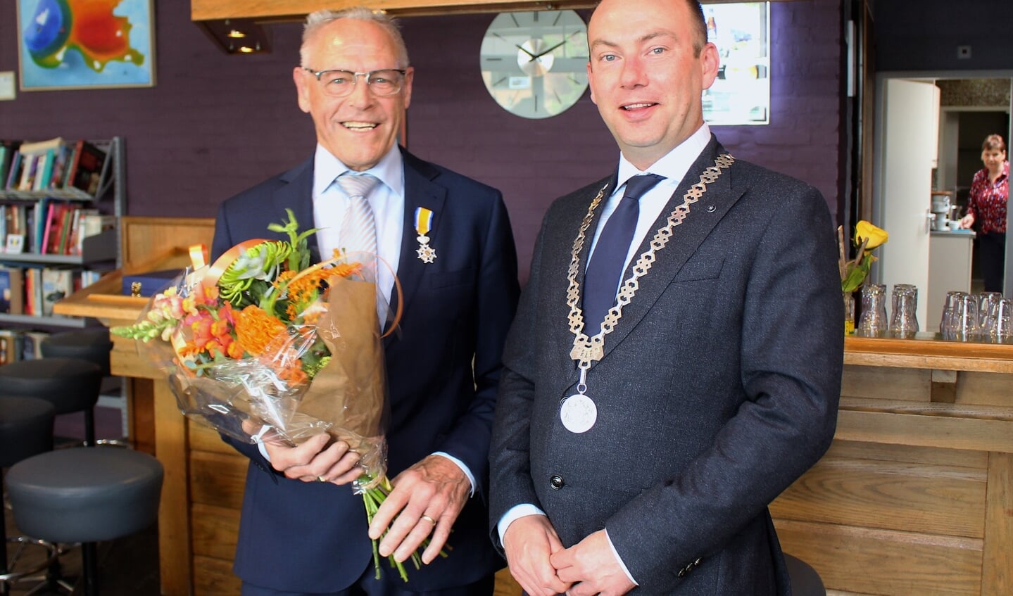 Herman Janssen en burgemeester Vincent van Neerbos.
