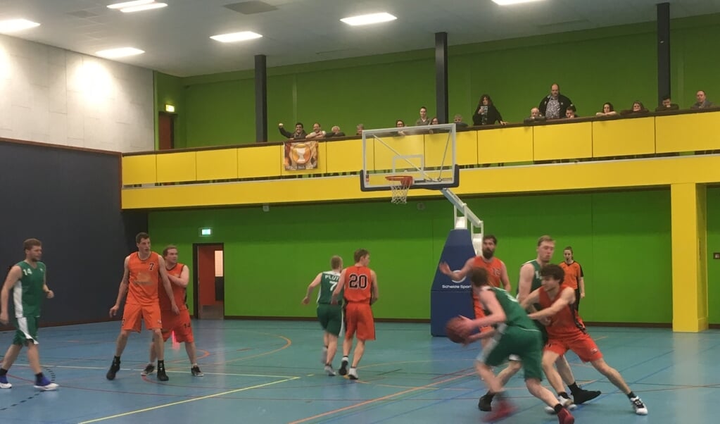 Challenge Heren 1 in actie tegen Pluto.