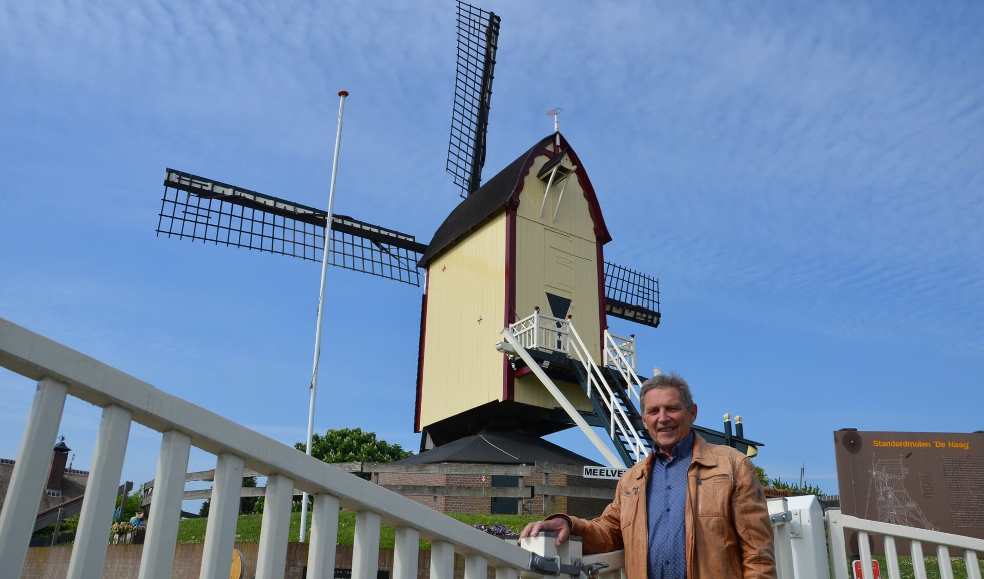 Adriaan Maters voor molen De Haag.