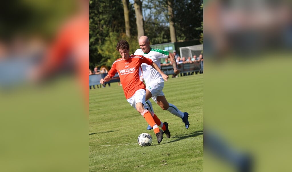 Maarten van Dreumel is zijn tegenstander te snel af