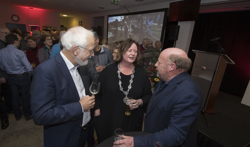 Burgemeester Bergman in gesprek tijdens de Nieuwjaarsreceptie.
