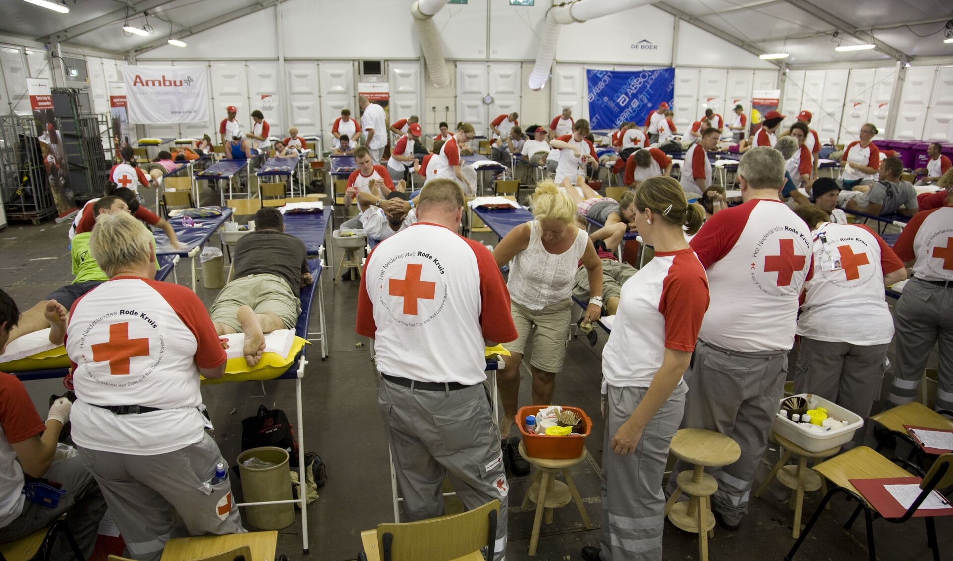 Vrijwilligers aan het werk tijdens de Nijmeegse Vierdaagse.