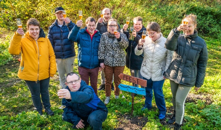 <p>Bewoners van het Thomashuis Druten openen het Kabouterpad.</p>