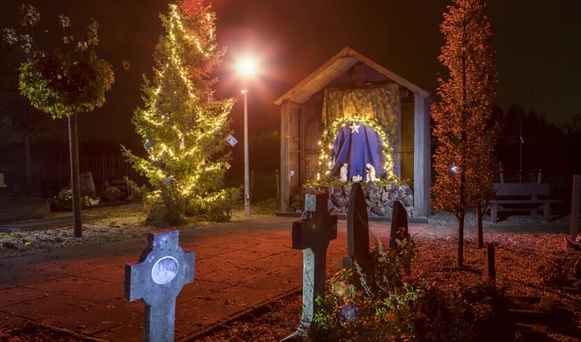 Wensboom bij de Calvariegrot op het kerkhof in Weurt.