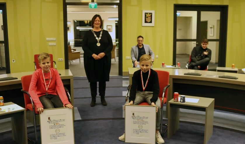 <p>Job Heller, burgemeester Daphne Bergman en Stijn van Ingen.</p>