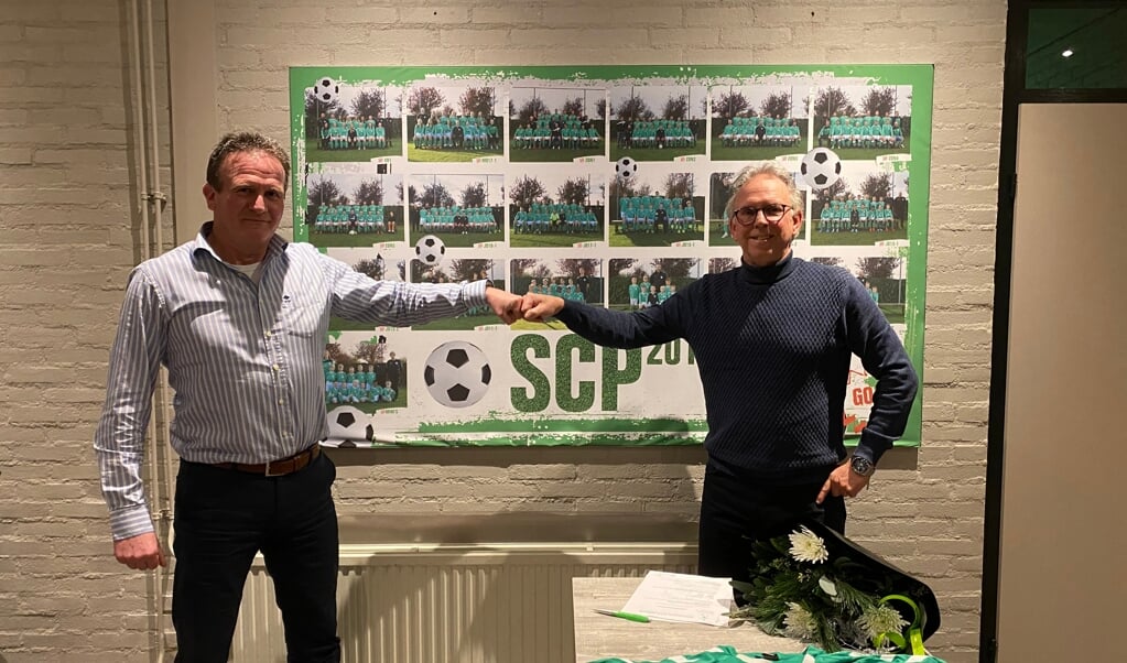 Roger Heijnen (penningmeester SCP) en Wout van Blijderveen (trainer SCP 1) 