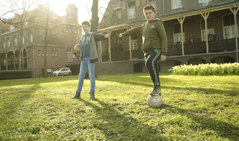 Jop en Marlon houden 1,5 meter afstand.