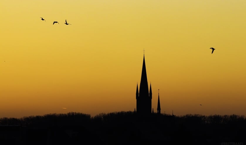 Kerk van Druten, gezien vanaf de dijk in Afferden.