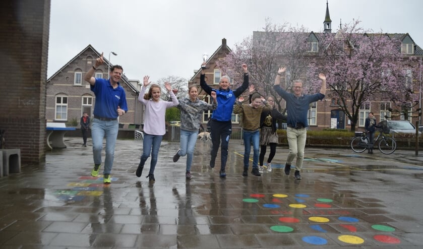 Leerlingen van 't Geerke en drie van de combinatiefunctionarissen.