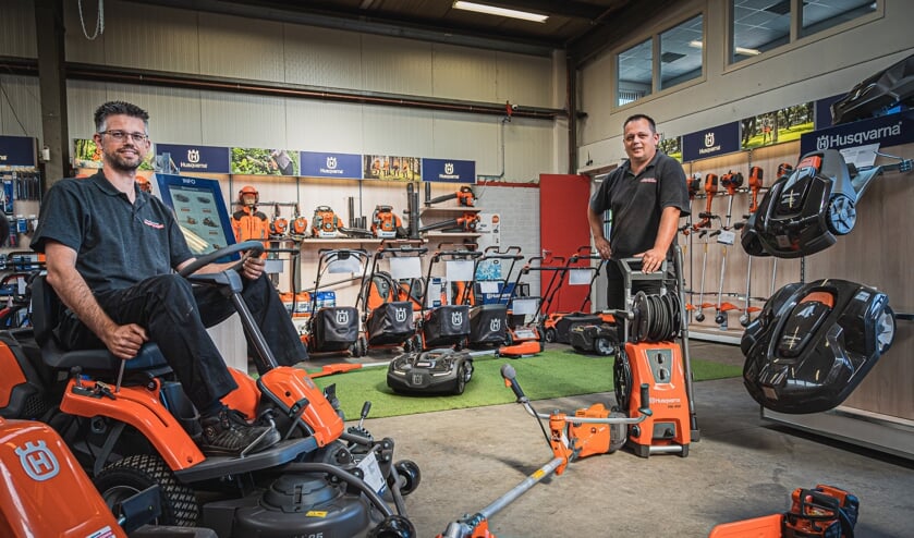 De verzorgde showroom van Mechanisatiebedrijf Jan Peters & Zonen.