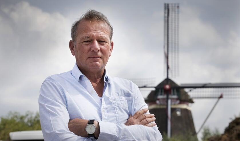 Piet Bruisten bij de Beatrixmolen in Winssen.