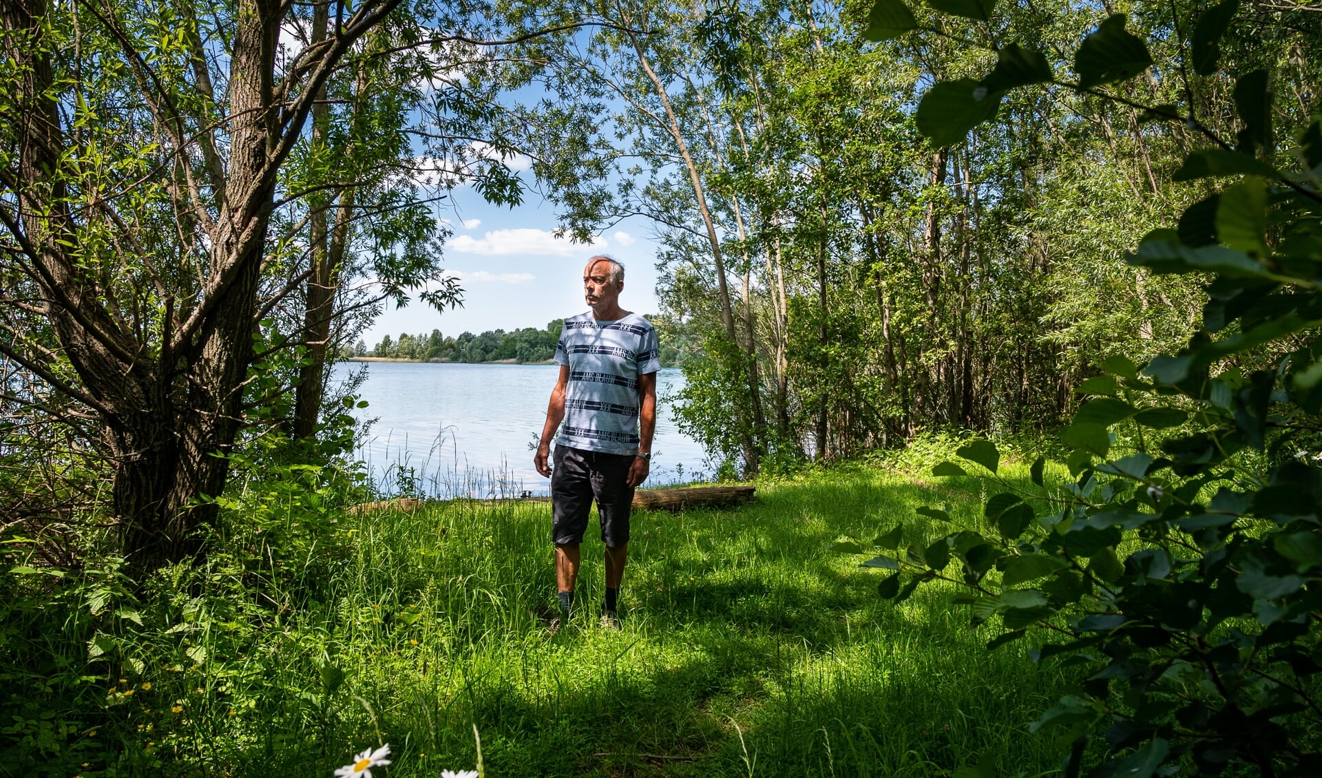 Jan Litjens bij de Uivermeertjes in Deest.