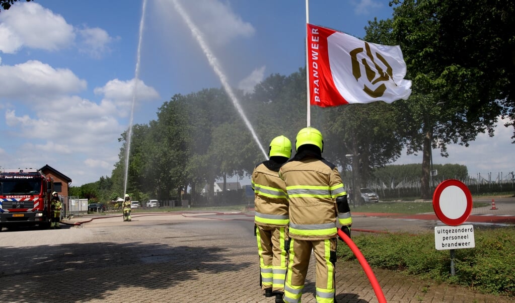 Herdenking bij de brandweerpost in Beuningen.