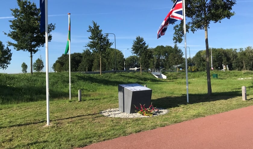 Stil eerbetoon bij het Lancaster monument.