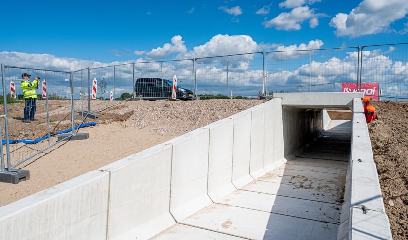 De tunnel voert onder de Van Heemstraweg door.