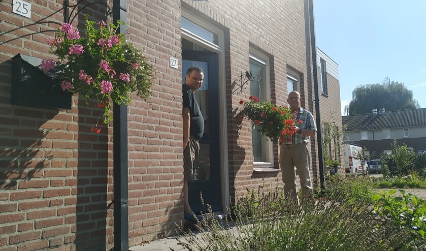Bewoner Geert en initiatiefnemer Jos in de wijk Bieskamp