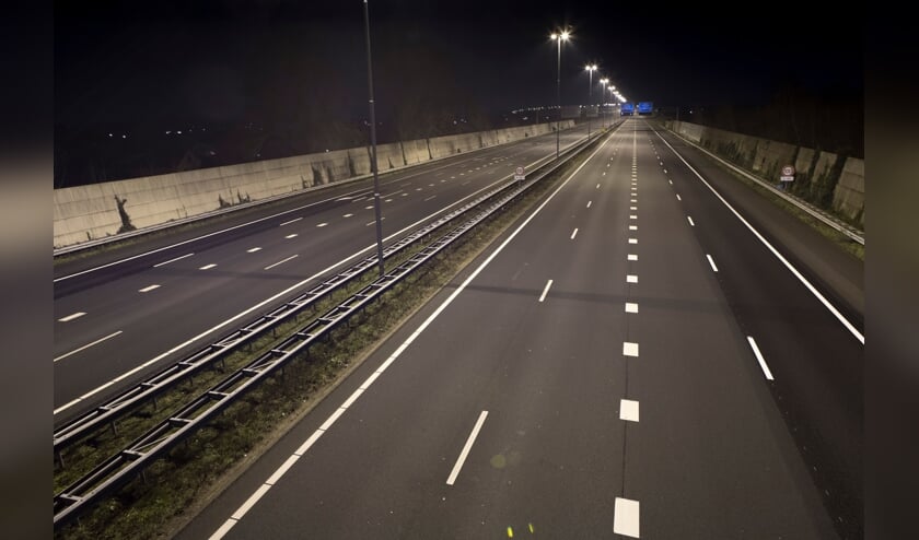 Snelweg A50 bij Ewijk tijdens de avondklok.