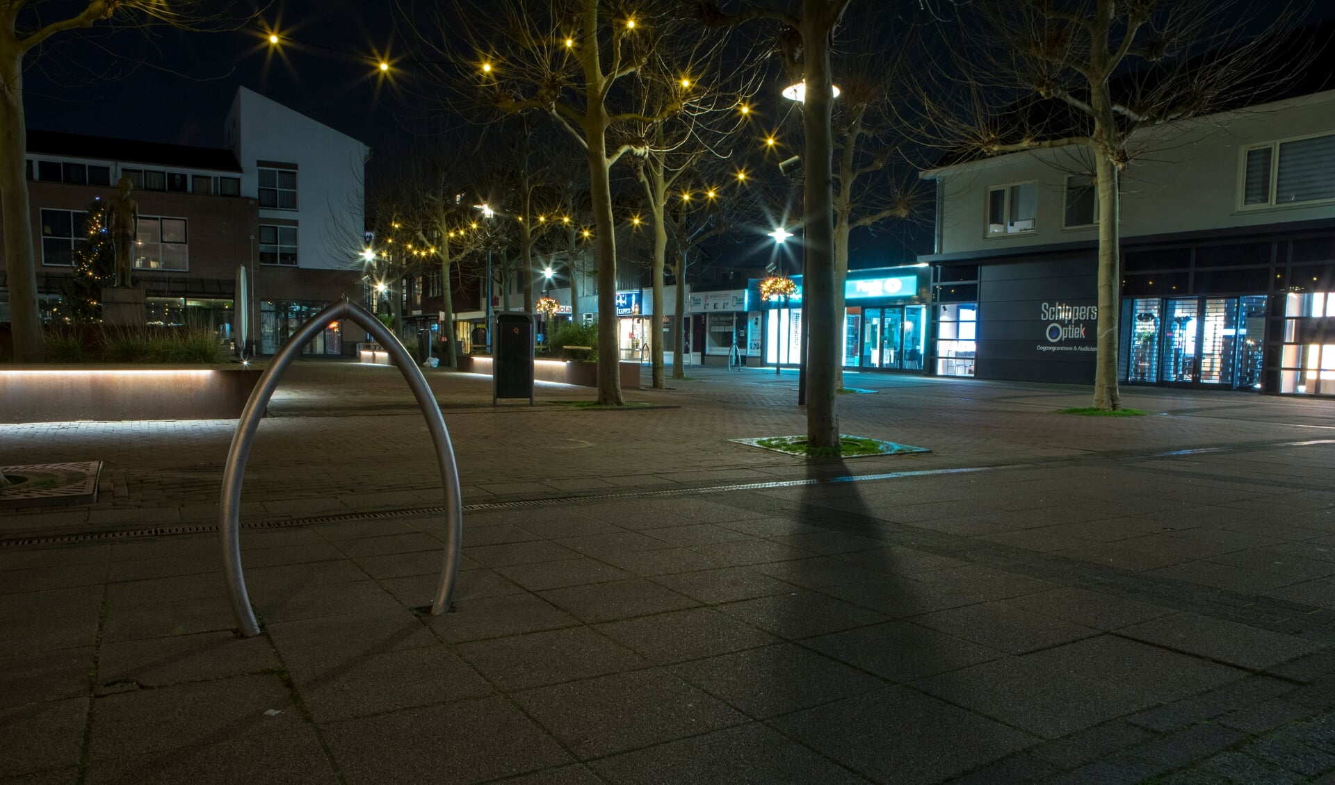 Julianaplein in centrum Beuningen (tijdens de avondklok).