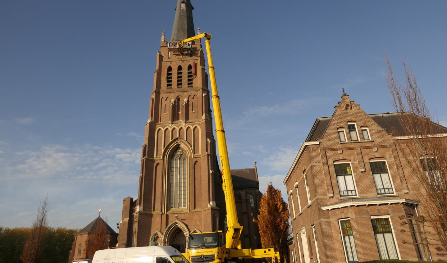 Nieuwe verlichting voor kerktoren Dreumel.
