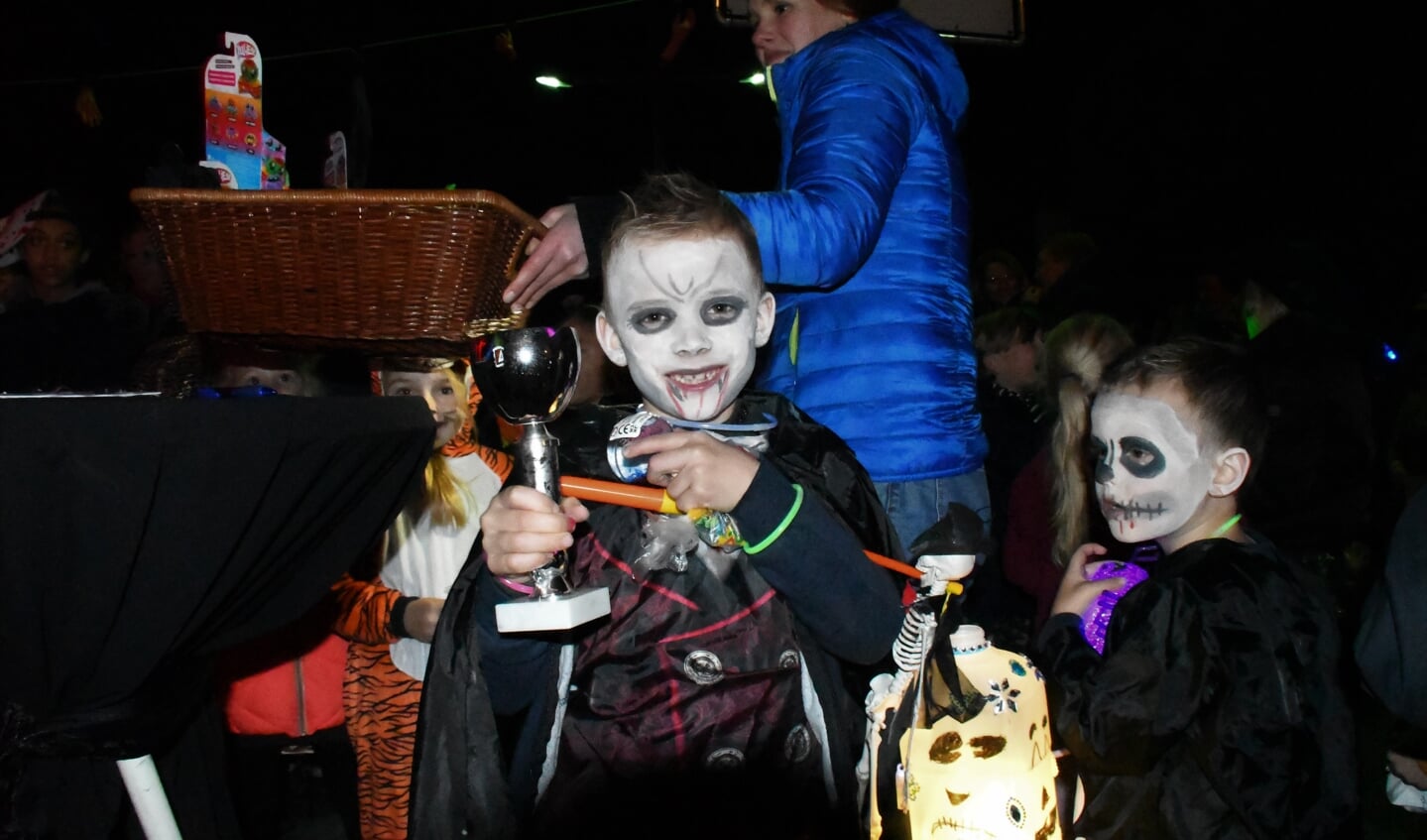 Verlichte Halloweenoptocht Dreumel