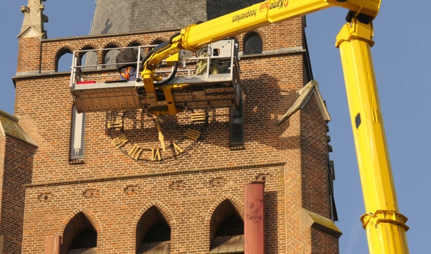 Nieuwe verlichting voor kerktoren Dreumel.