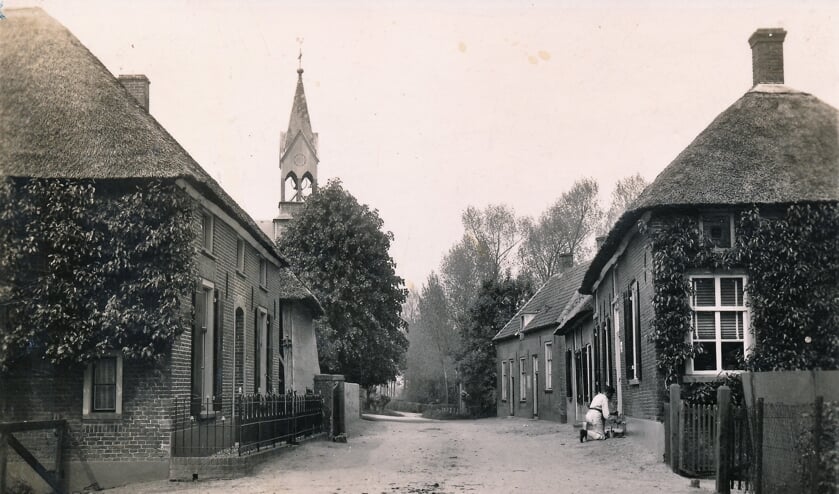 De Dorpsstraat/Kerkstraat in Altforst plm. 1944