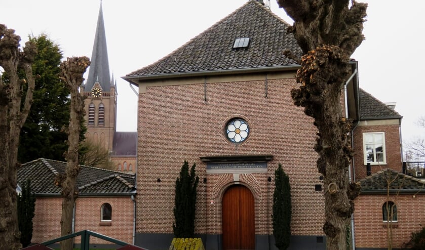 <p>Protestantse kerk in Beuningen met de RK kerk op de achtergrond.</p>  