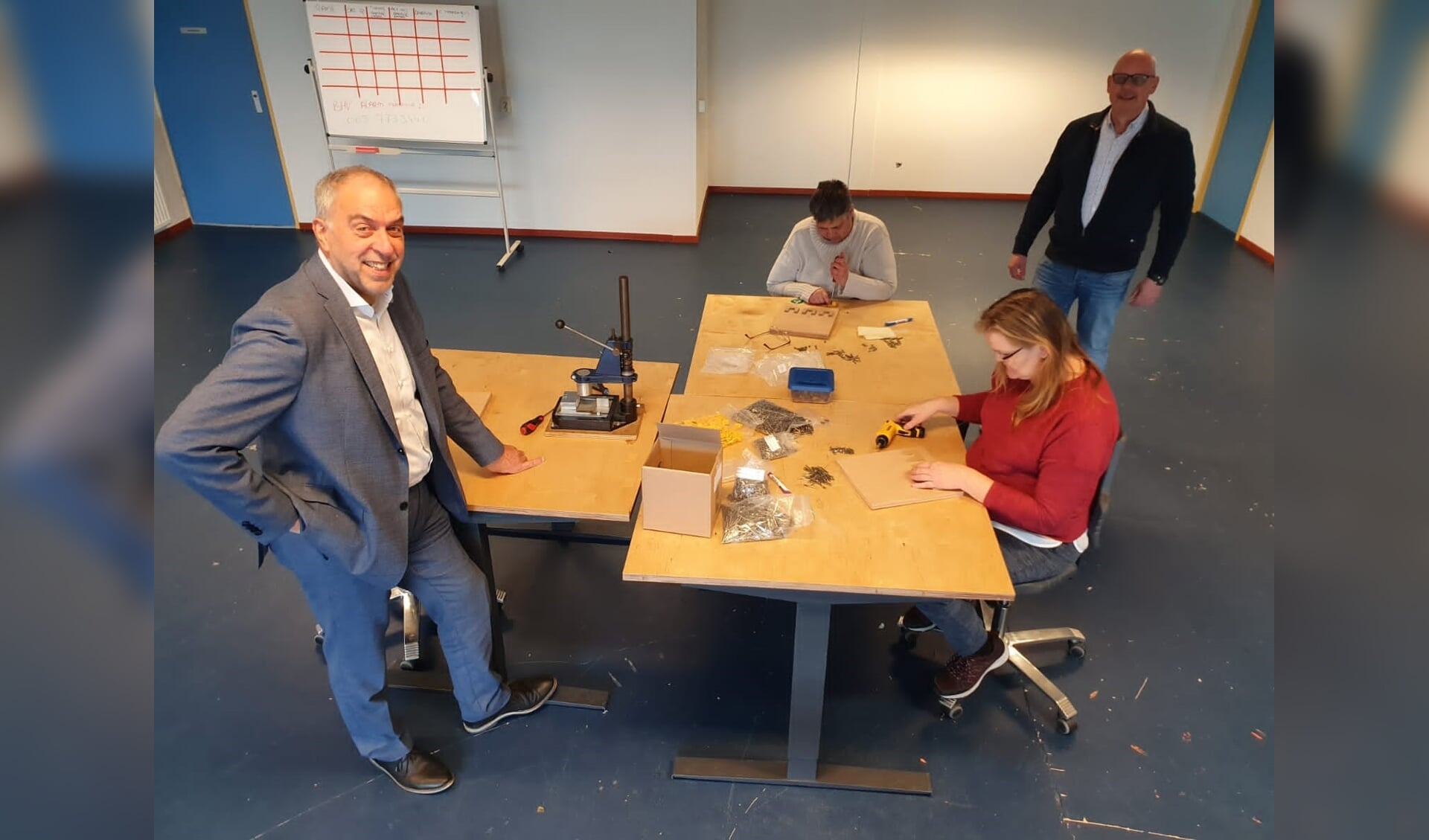 vlnr: 
Wethouder Bert van Swam, Nel, Petra en Ben van den Heuvel (nieuwe praktijkbegeleider)
