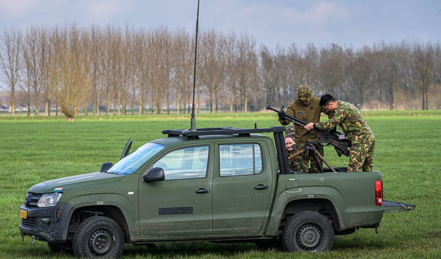 Militaire oefening in Beneden-Leeuwen.