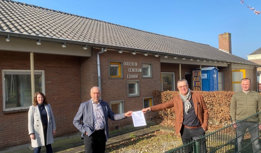 Ellen Jagtenberg (Kwartiermaker ONS Thuis Alphen), Bert van Swam (voormalig wethouder), Marinus Kempe (directeur Woonstichting De Kernen) en Roland van der Heijden (directeur Sociom)