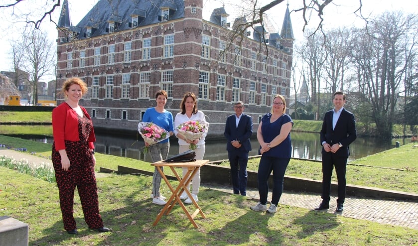 van links naar rechts: Rylana Seelen, José Albers naast haar zus Dorien van den Bogaard, Paul Loermans, Ester van der Linden en Nick Derks
