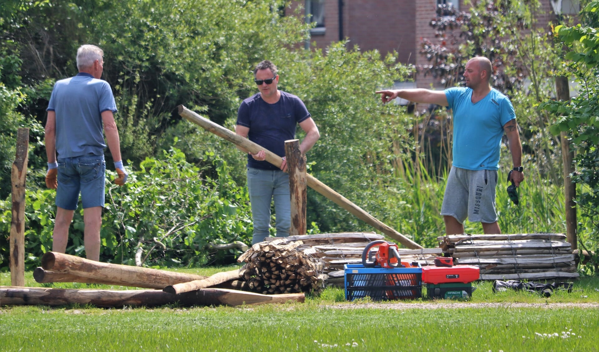 NL Doet actie bij Park Groenewoud in Boven-Leeuwen