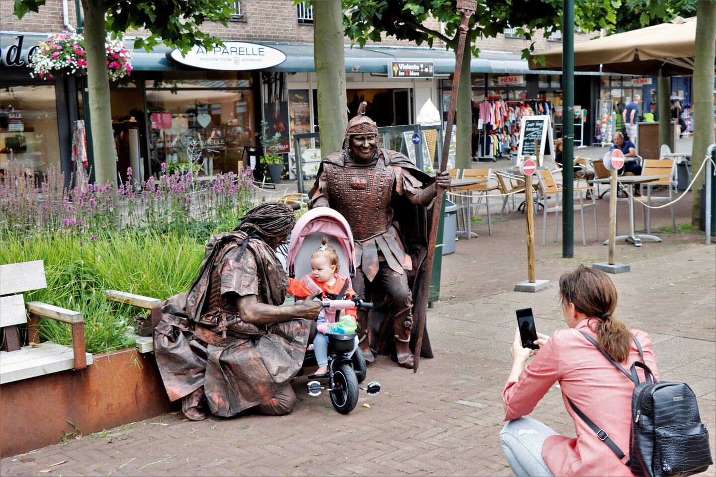 Straattheater met Living Statues in Beuningen