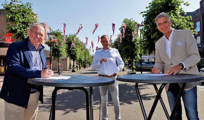 Benno van Altena (SODC), Alex Kwakernaak (Uiterwaarde) en Willy Brink (wethouder gemeente Druten).